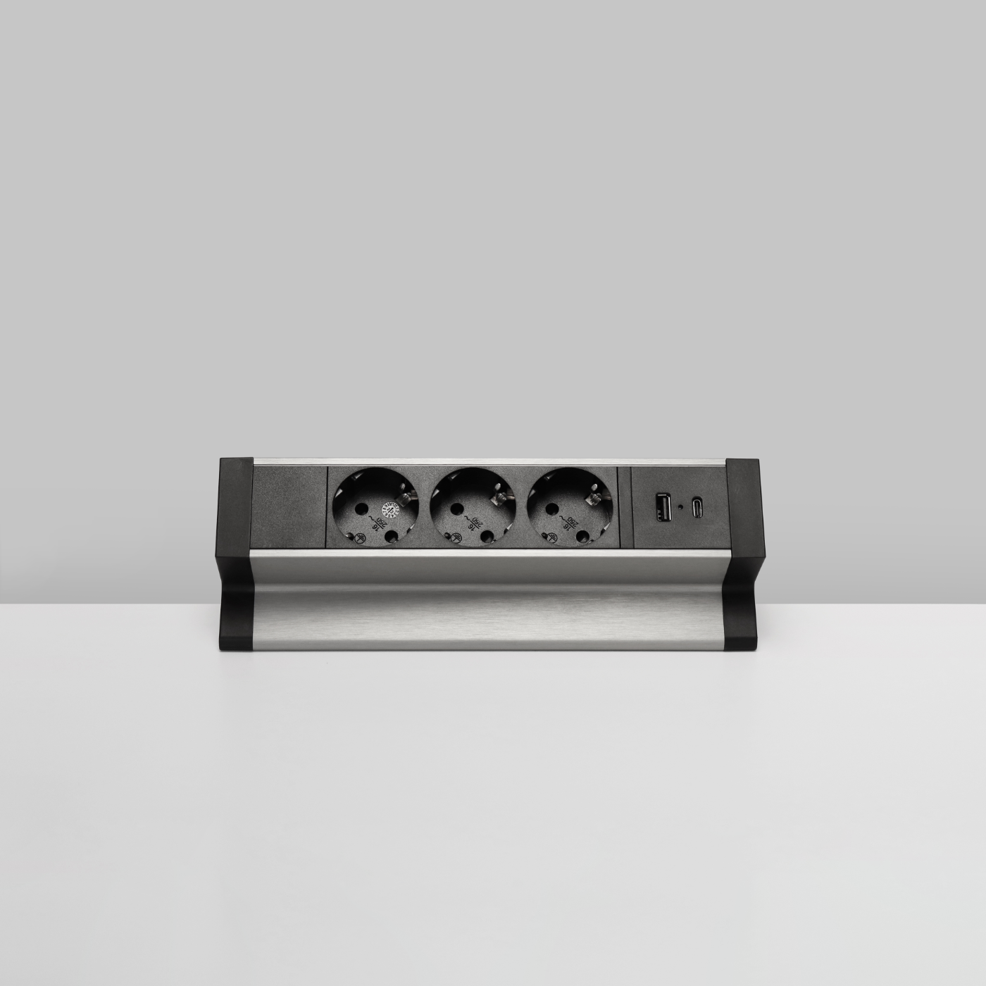 oobox Steckdosenleiste - clevere Schreibtisch Elektrifizierung mit USB