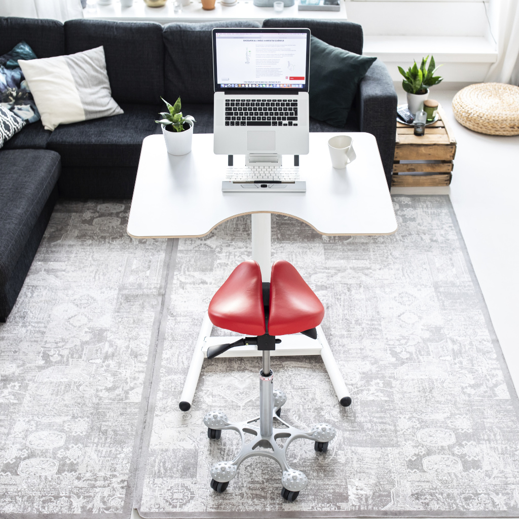 Salli Small Desk - Schreibtisch Salli Work Desk - mit Bauchausschnitt, verstellbar 74-118cm